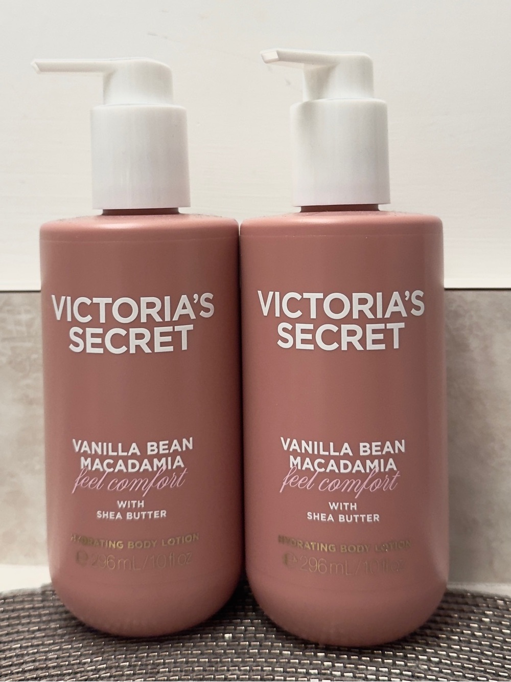 Victoria's Secret Vanilla Bean Macadamia Hydrating Body Lotion Set